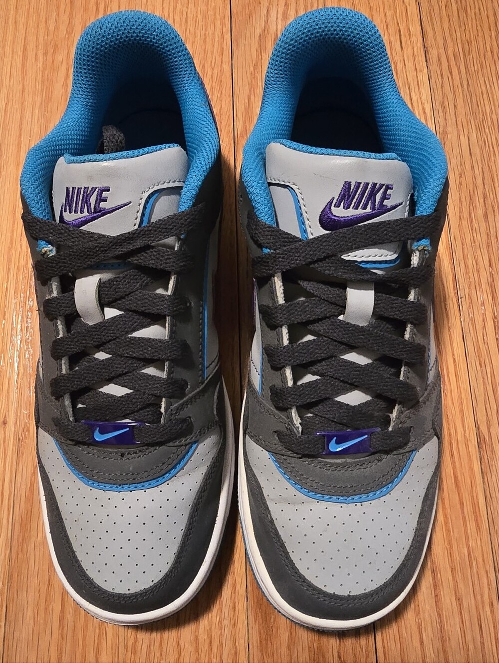 Nike Women's Gray and Blue Low-Top Sneakers